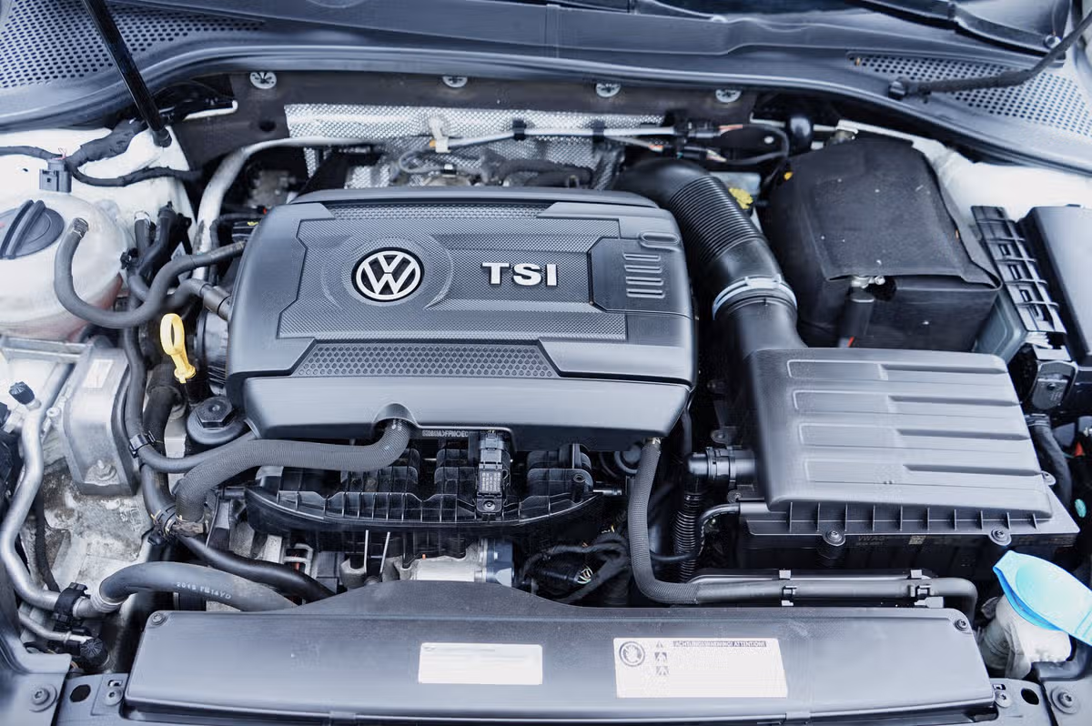 2016 Volkswagen Golf SportWagen TSI SE Image 9