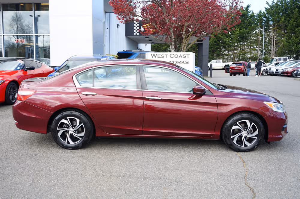 2017 Honda Accord LX Image 6