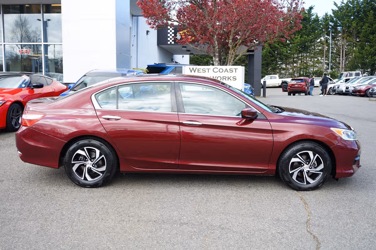 2017 Honda Accord LX Image 6