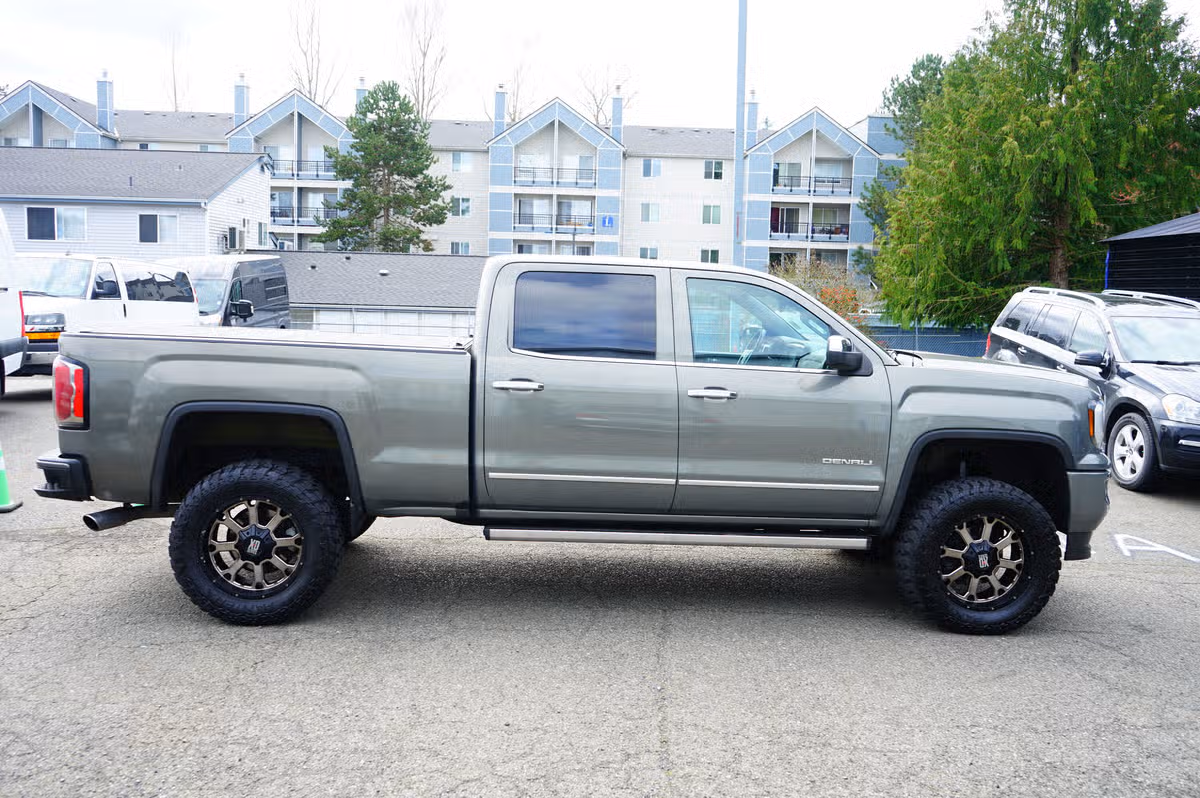 2017 GMC Sierra 1500 Denali Crew Cab Image 6