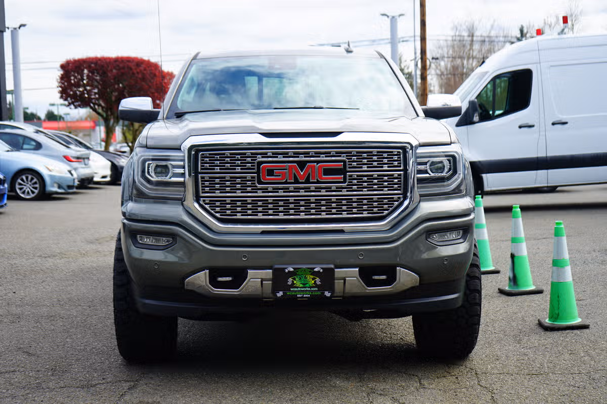 2017 GMC Sierra 1500 Denali Crew Cab Image 8