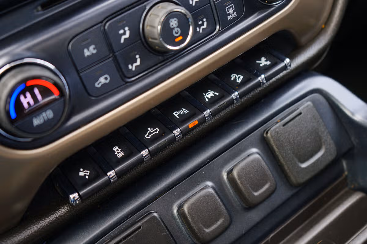 2017 GMC Sierra 1500 Denali Crew Cab Image 25