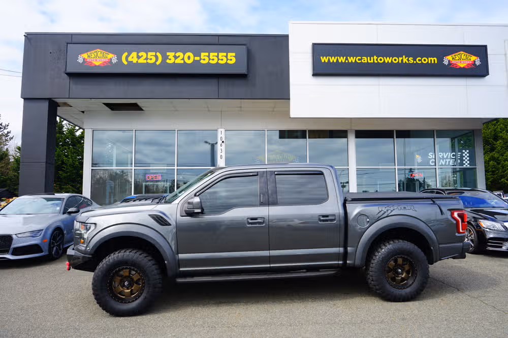 2019 Ford F-150 Raptor SuperCrew Image 2