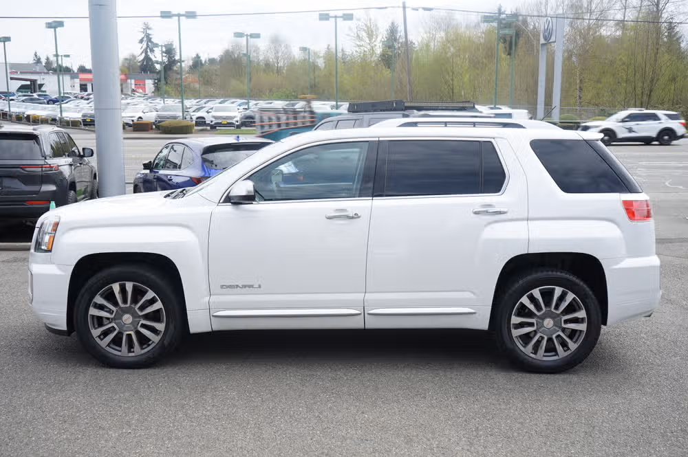 2016 GMC Terrain Denali Image 2