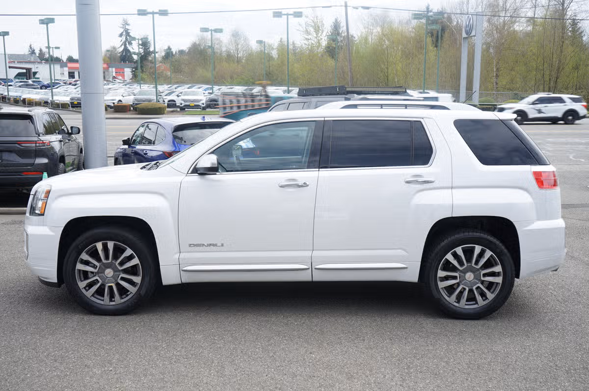 2016 GMC Terrain Denali Image 2