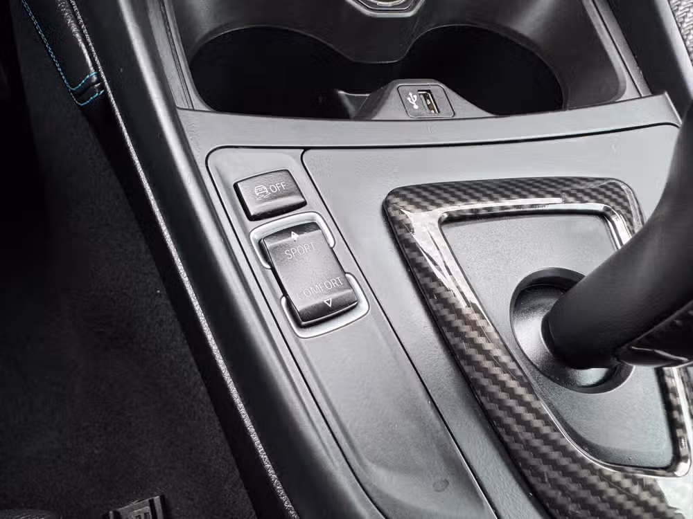 2017 BMW M2 Base Image 28