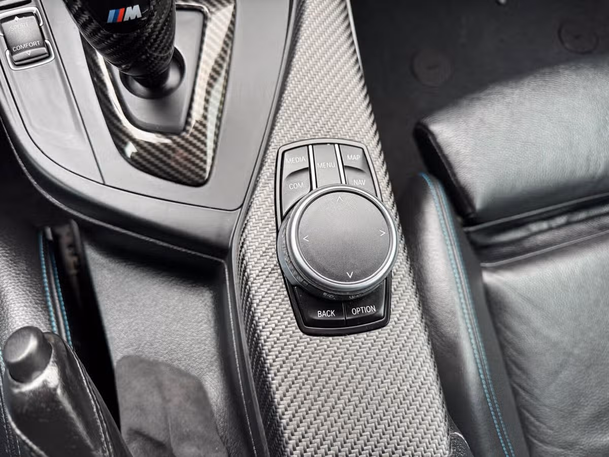 2017 BMW M2 Base Image 10