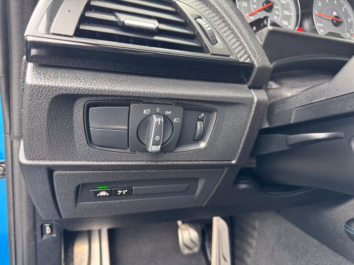2017 BMW M2 Base Image 24