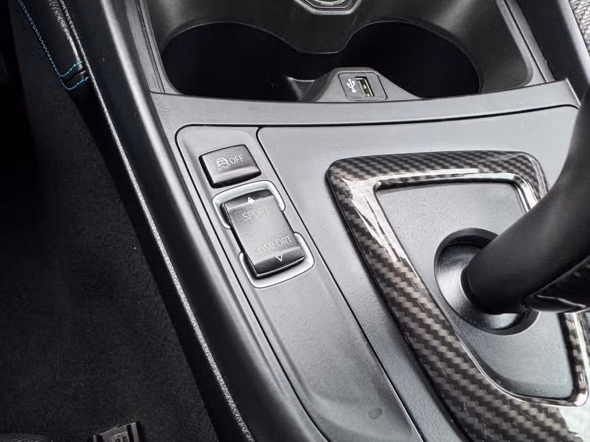2017 BMW M2 Base Image 28