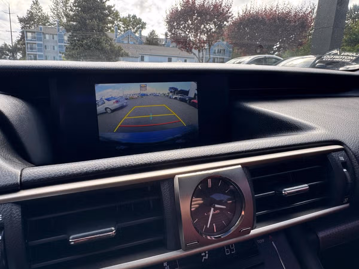 2017 Lexus IS 200t Base Image 16
