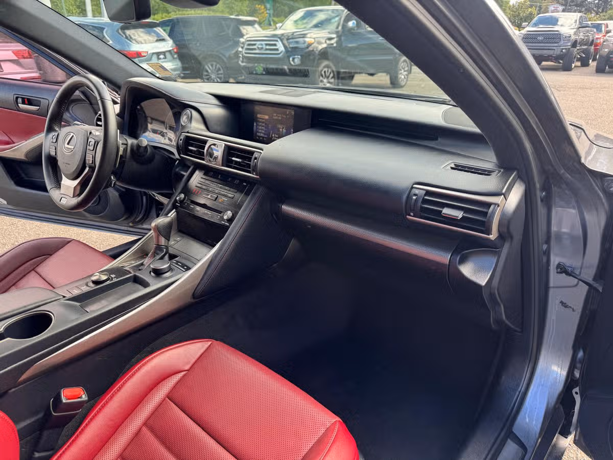 2017 Lexus IS 200t Base Image 8