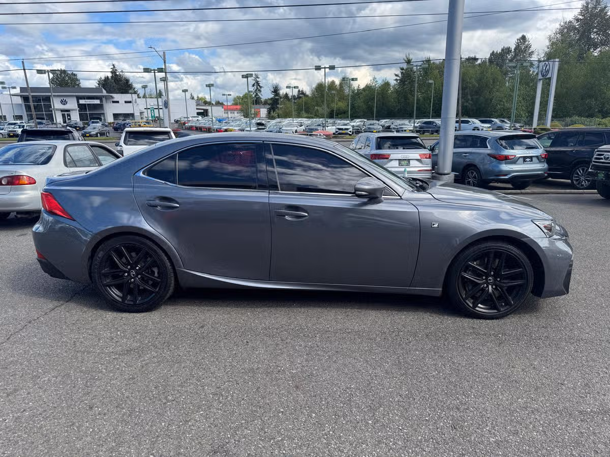 2017 Lexus IS 200t Base Image 10