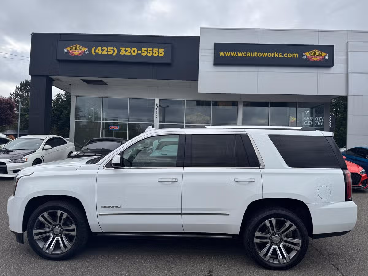 2018 GMC Yukon Denali Image 2
