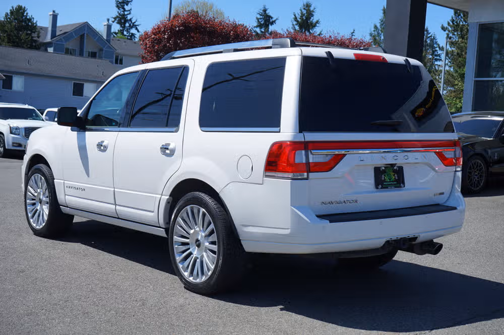 2016 Lincoln Navigator Select Image 3