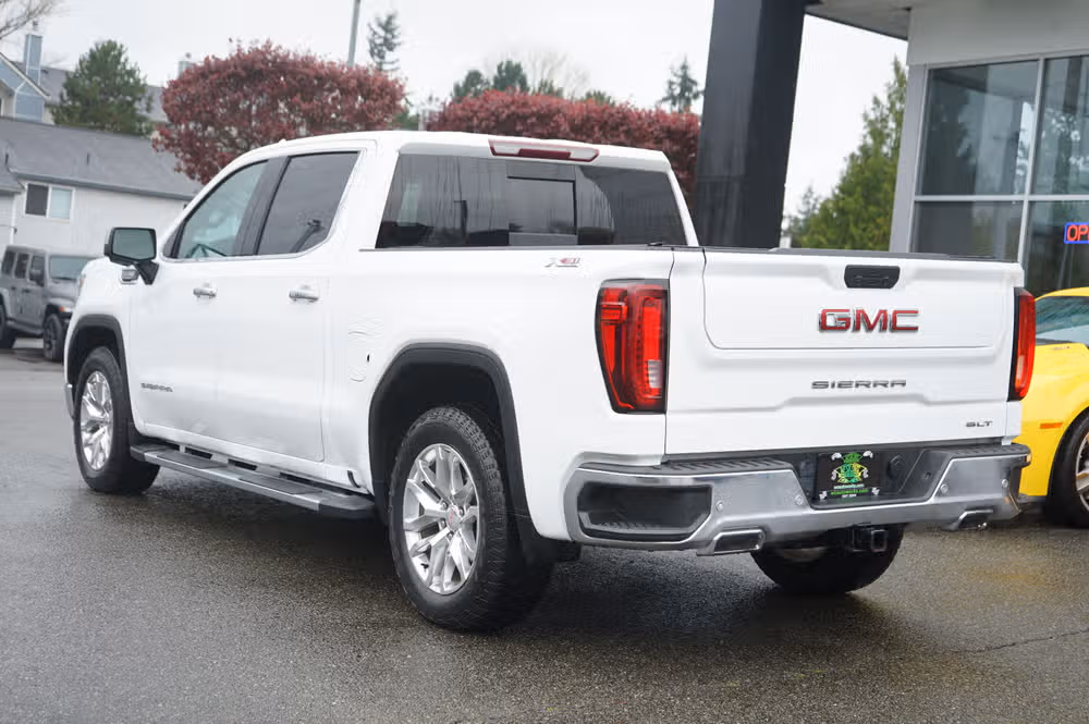2021 GMC Sierra 1500 SLT Crew Cab Image 3