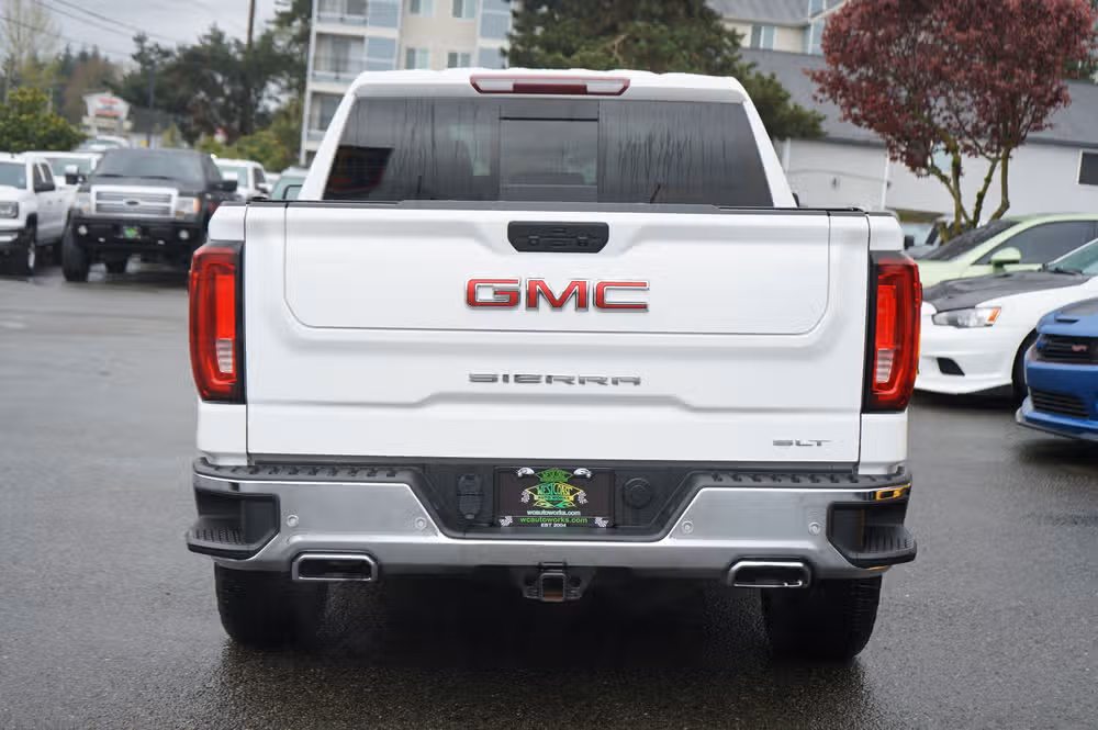 2021 GMC Sierra 1500 SLT Crew Cab Image 4