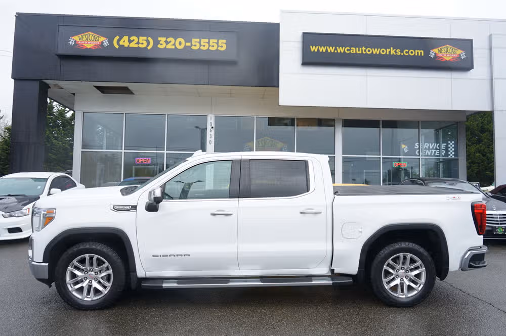 2021 GMC Sierra 1500 SLT Crew Cab Image 2