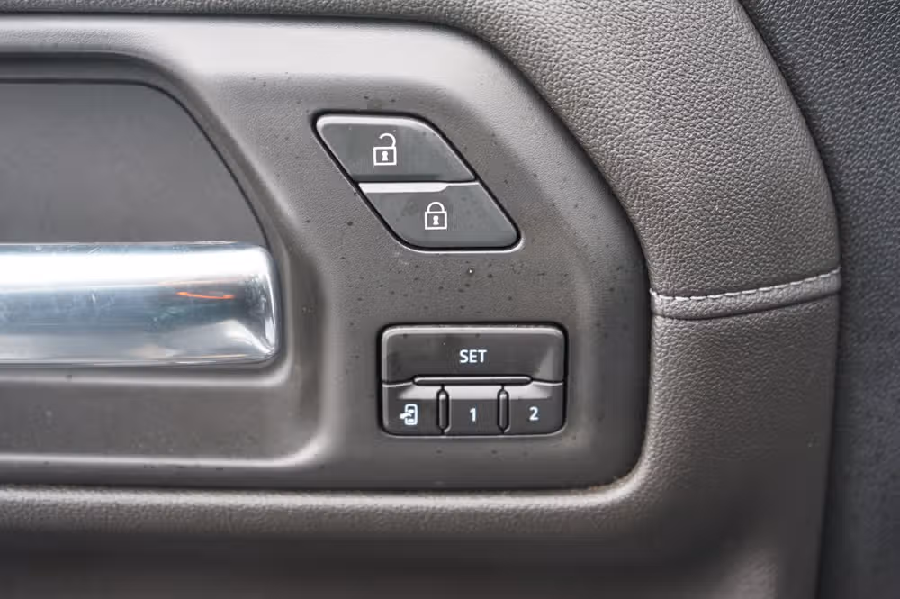 2021 GMC Sierra 1500 SLT Crew Cab Image 11