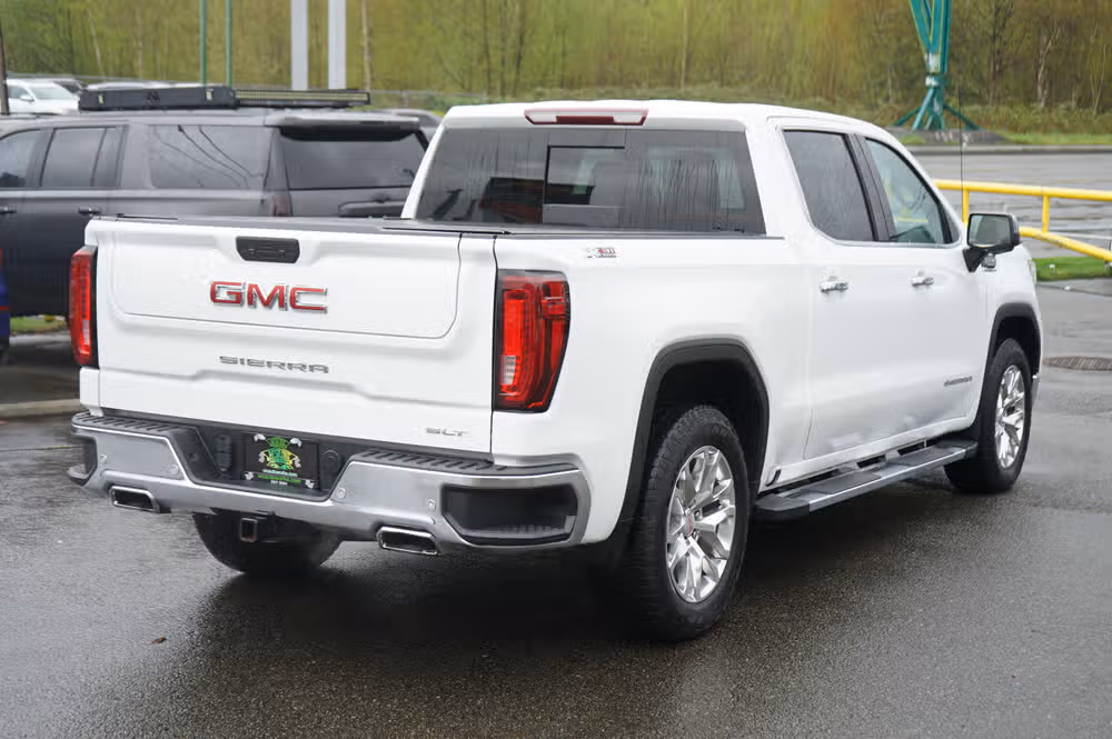 2021 GMC Sierra 1500 SLT Crew Cab Image 5