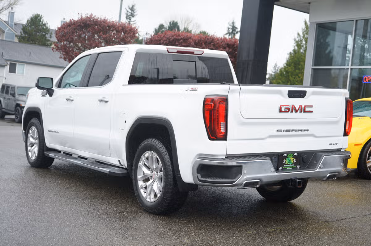 2021 GMC Sierra 1500 SLT Crew Cab Image 3
