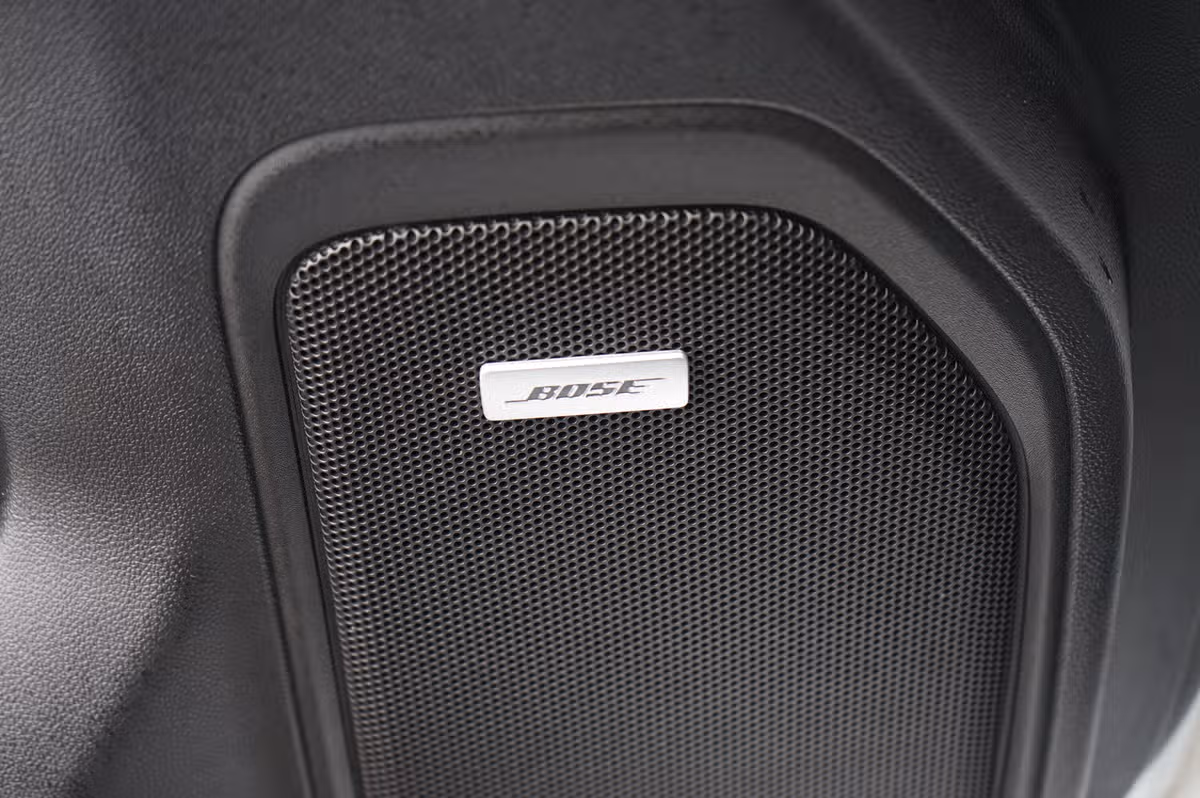 2021 GMC Sierra 1500 SLT Crew Cab Image 12