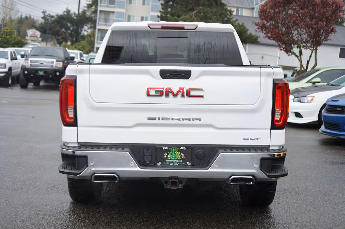 2021 GMC Sierra 1500 SLT Crew Cab Image 4