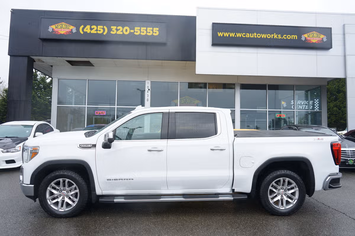 2021 GMC Sierra 1500 SLT Crew Cab Image 2