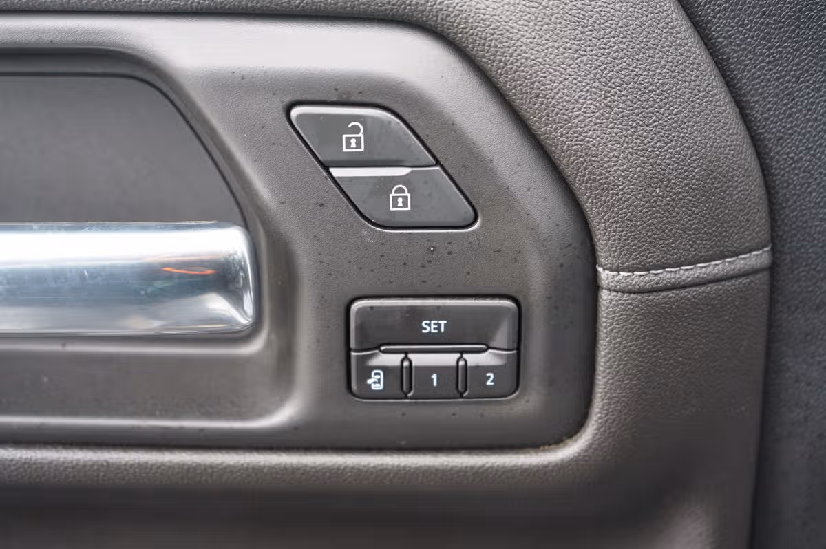 2021 GMC Sierra 1500 SLT Crew Cab Image 11