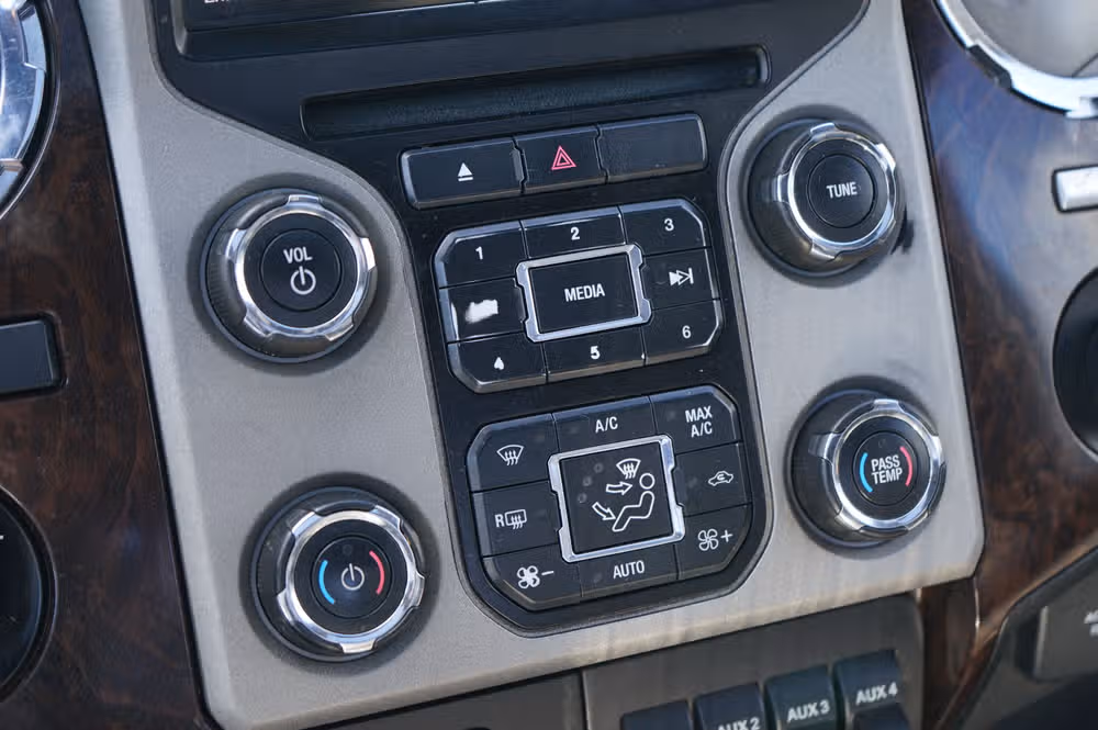 2013 Ford F-250 Super Duty Platinum Crew Cab Image 13