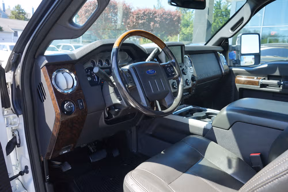 2013 Ford F-250 Super Duty Platinum Crew Cab Image 18
