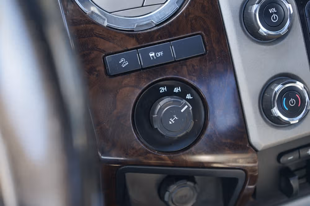 2013 Ford F-250 Super Duty Platinum Crew Cab Image 10