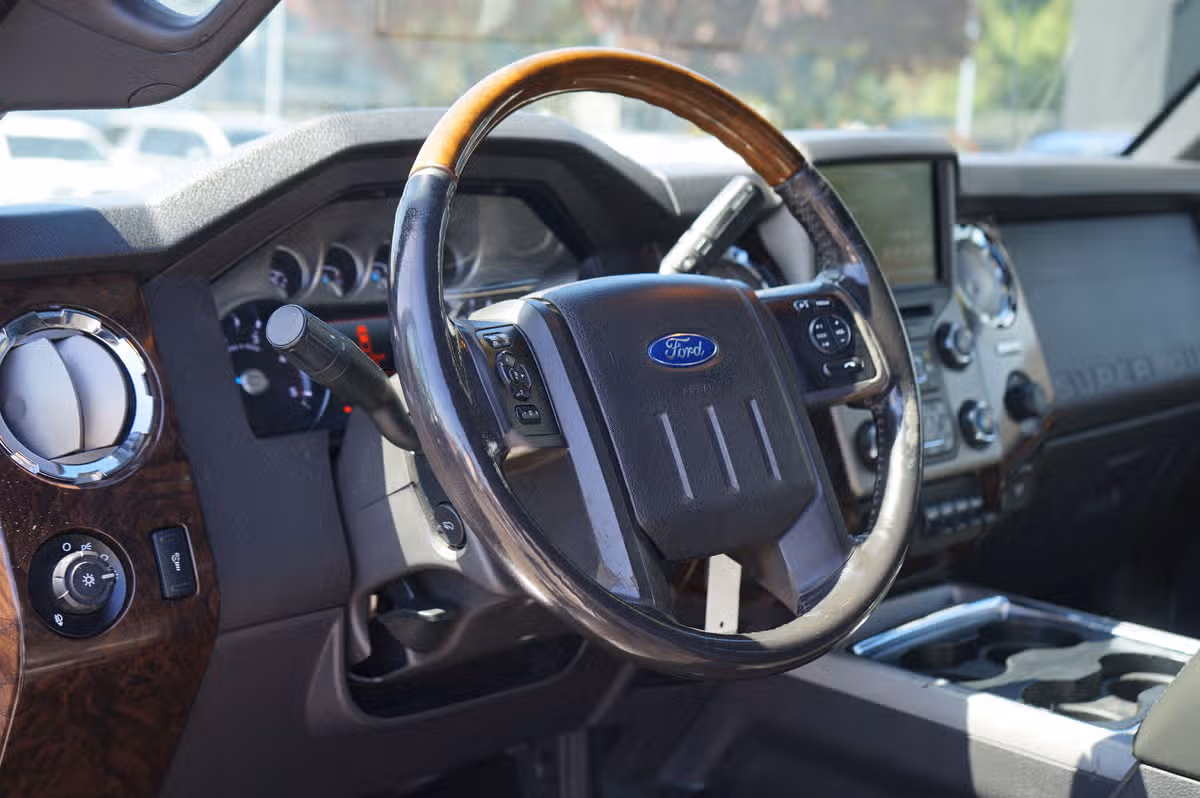 2013 Ford F-250 Super Duty Platinum Crew Cab Image 17