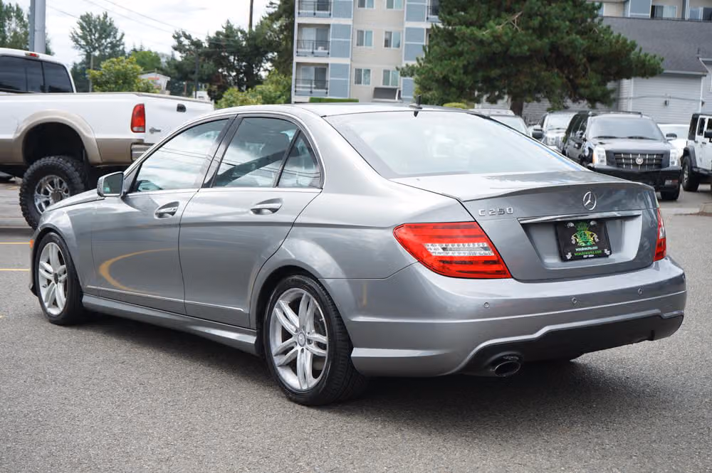 2013 Mercedes-Benz C-Class C 250 Luxury Image 2