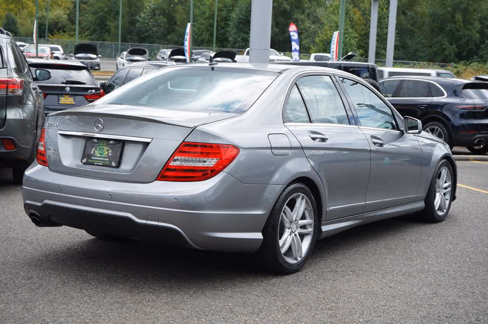 2013 Mercedes-Benz C-Class C 250 Luxury Image 4