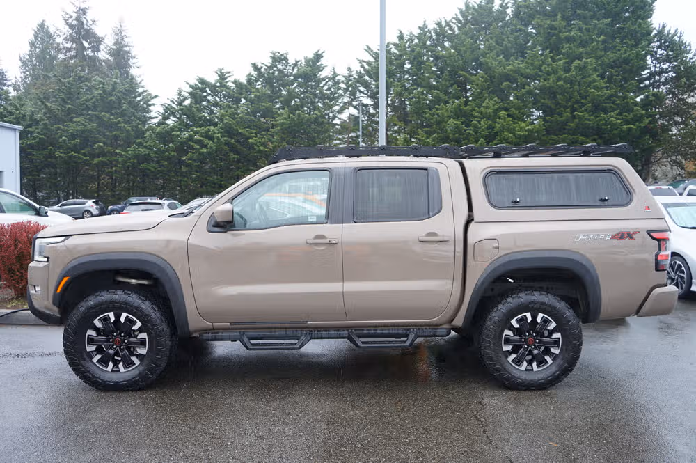 2023 Nissan Frontier PRO-4X Crew Cab Image 2