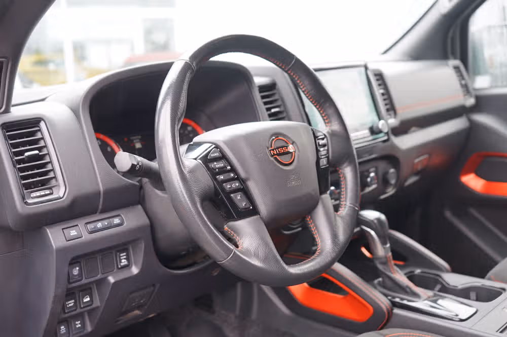 2023 Nissan Frontier PRO-4X Crew Cab Image 10