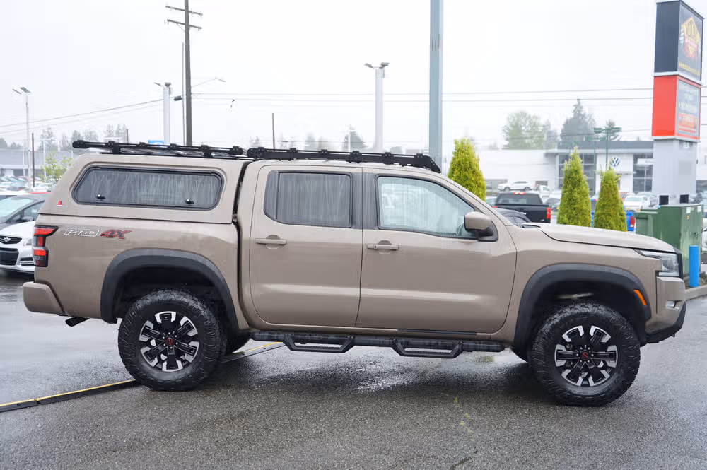 2023 Nissan Frontier PRO-4X Crew Cab Image 6