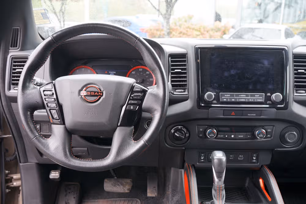 2023 Nissan Frontier PRO-4X Crew Cab Image 13