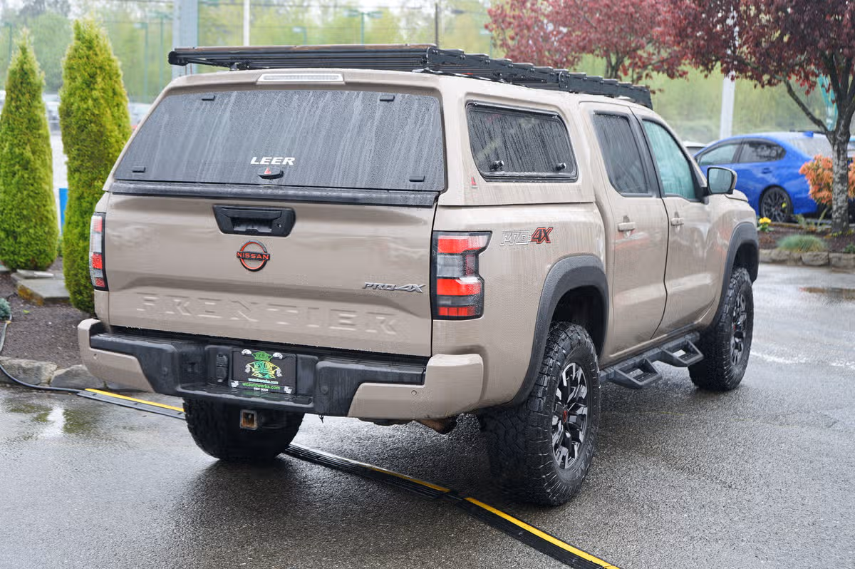 2023 Nissan Frontier PRO-4X Crew Cab Image 5