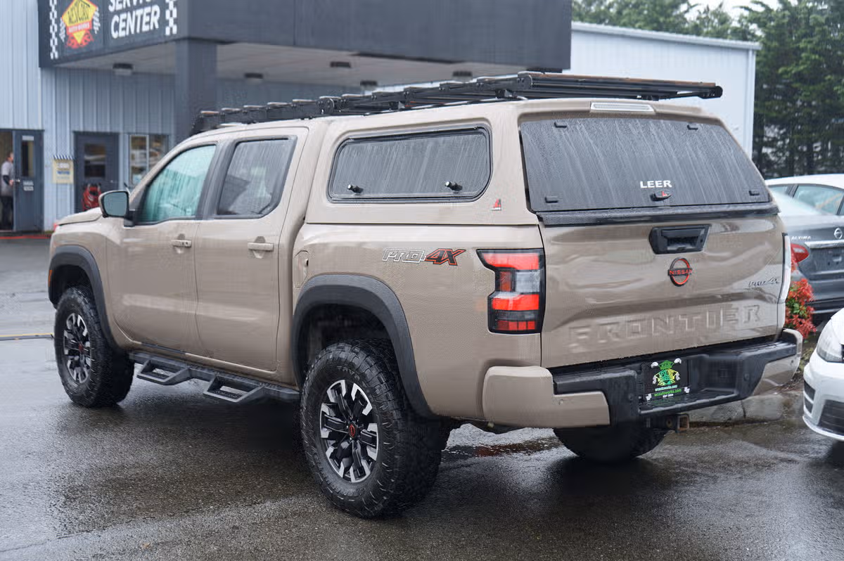 2023 Nissan Frontier PRO-4X Crew Cab Image 3