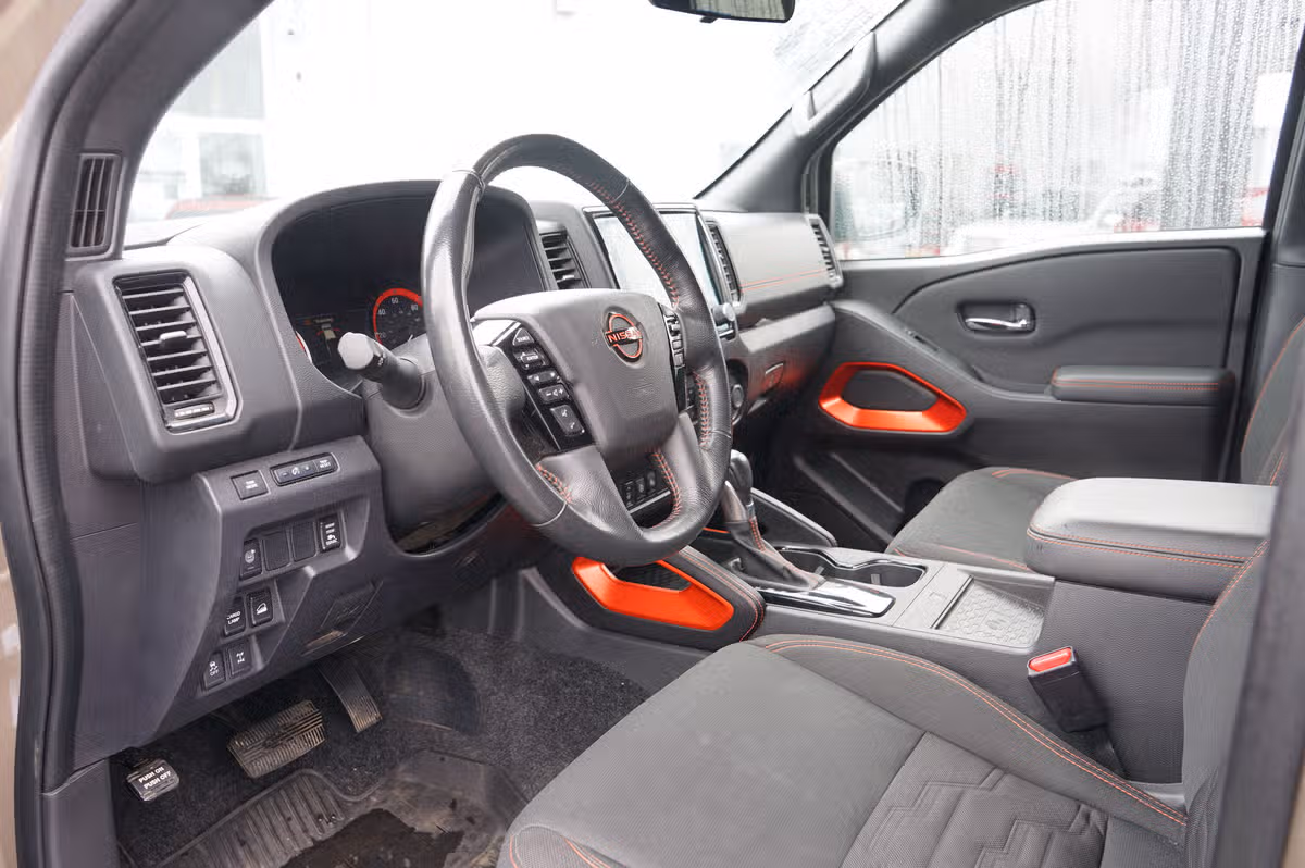 2023 Nissan Frontier PRO-4X Crew Cab Image 11