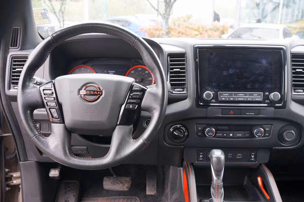 2023 Nissan Frontier PRO-4X Crew Cab Image 13
