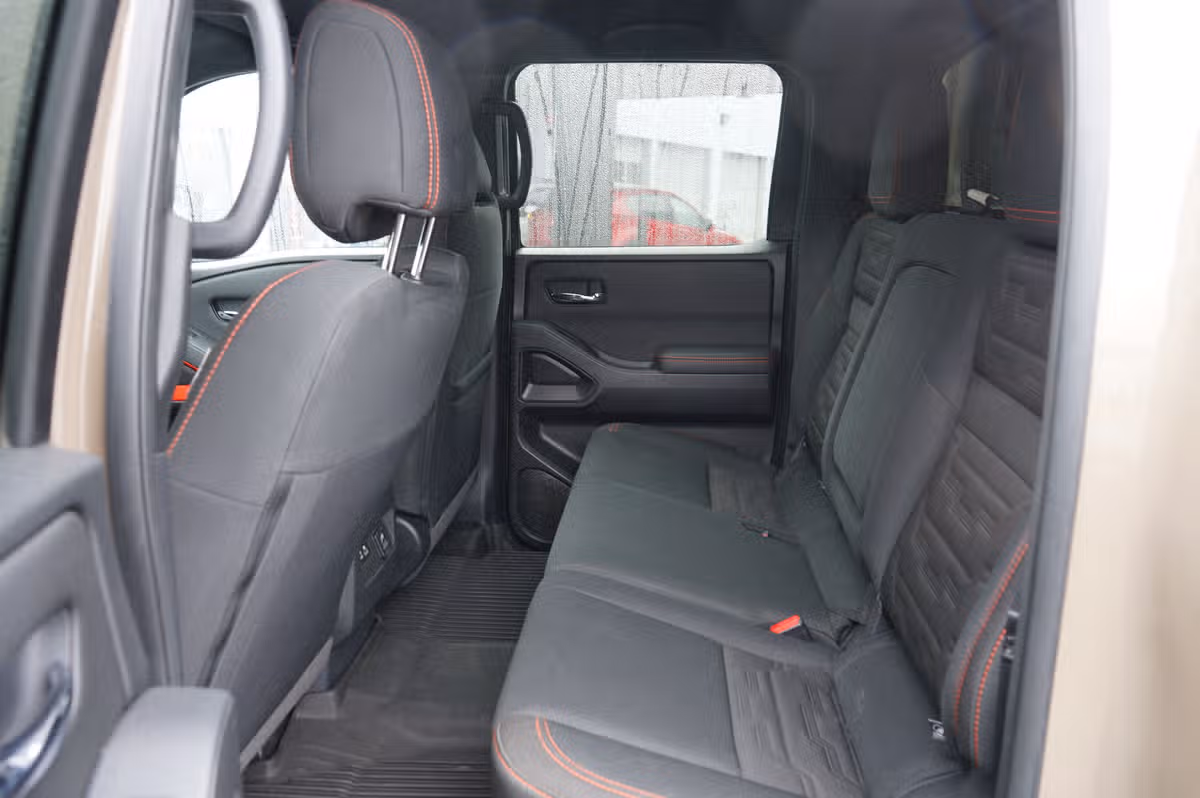 2023 Nissan Frontier PRO-4X Crew Cab Image 12