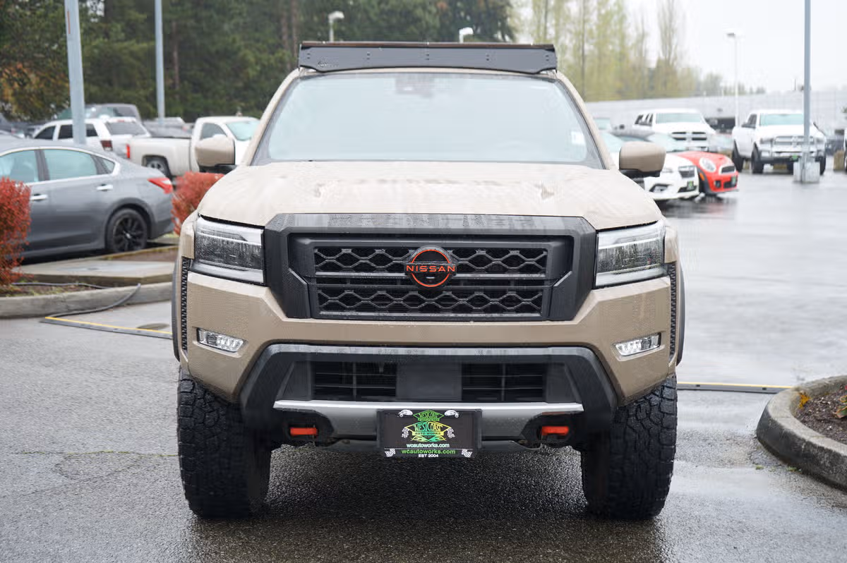 2023 Nissan Frontier PRO-4X Crew Cab Image 8
