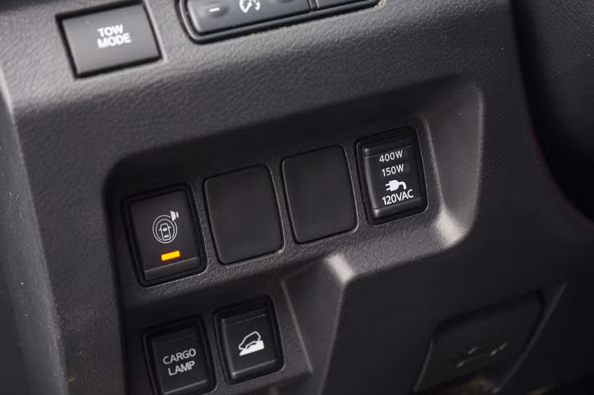 2023 Nissan Frontier PRO-4X Crew Cab Image 23