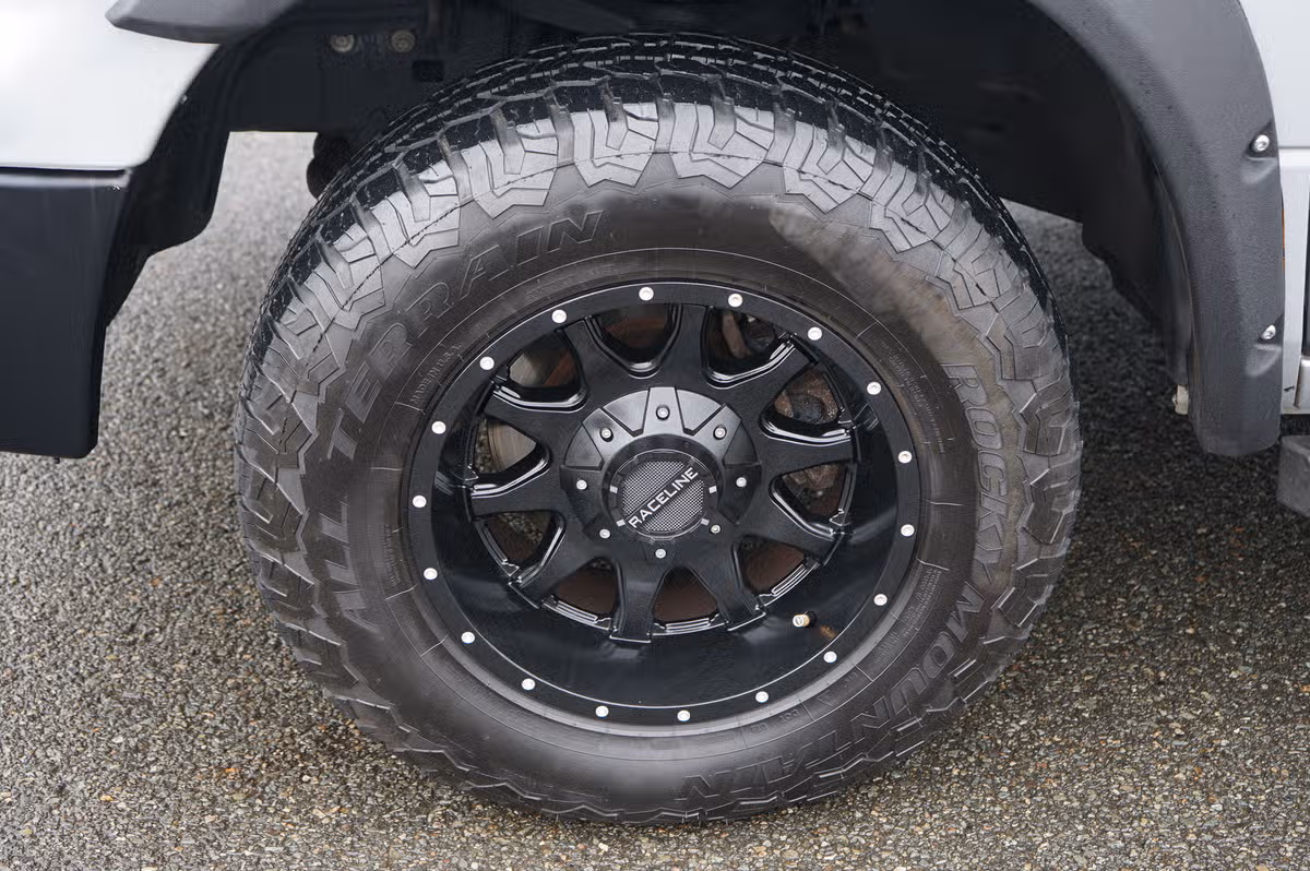 2016 Ram 1500 SLT Quad Cab Image 9