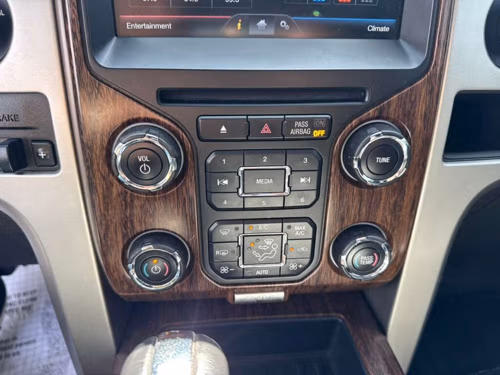 2014 Ford F-150 Lariat Image 22