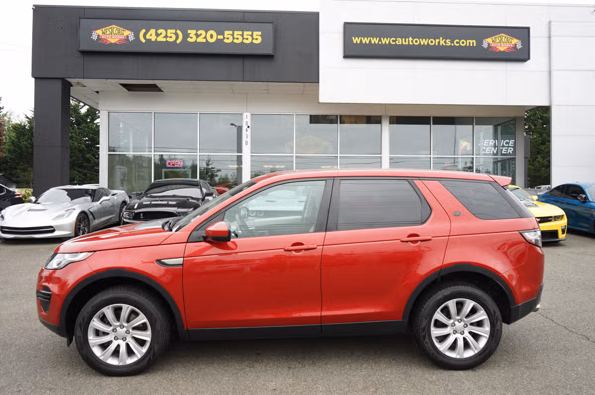 2017 Land Rover Discovery Sport SE Image 2