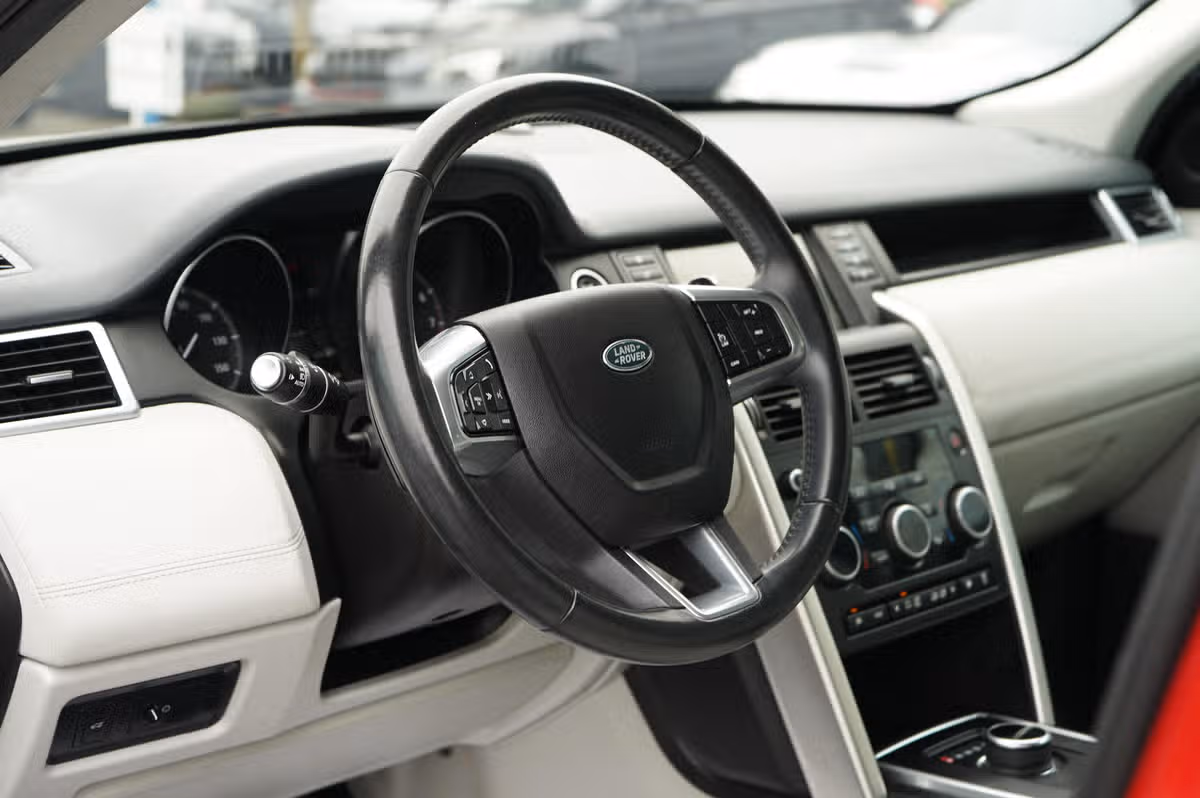 2017 Land Rover Discovery Sport SE Image 11