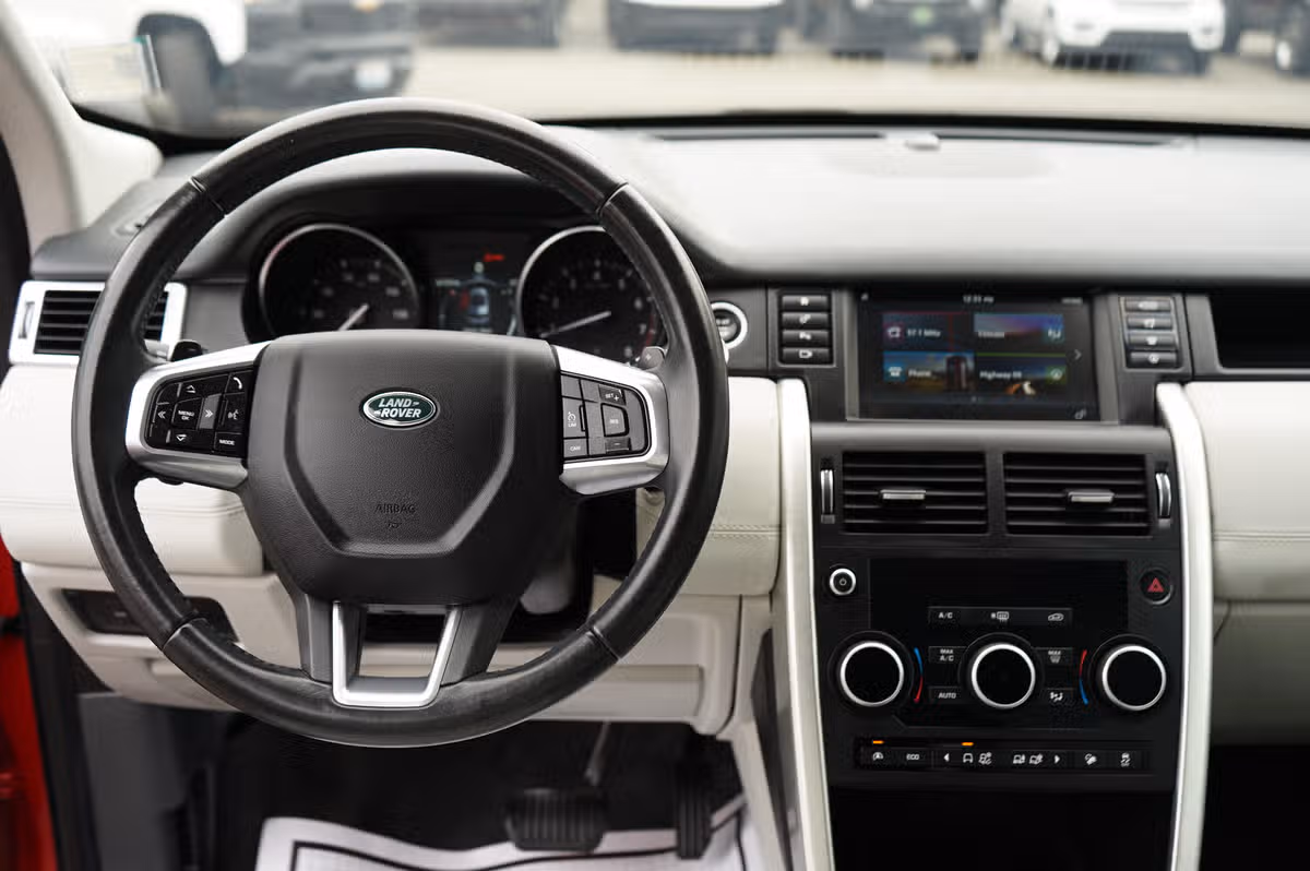 2017 Land Rover Discovery Sport SE Image 13